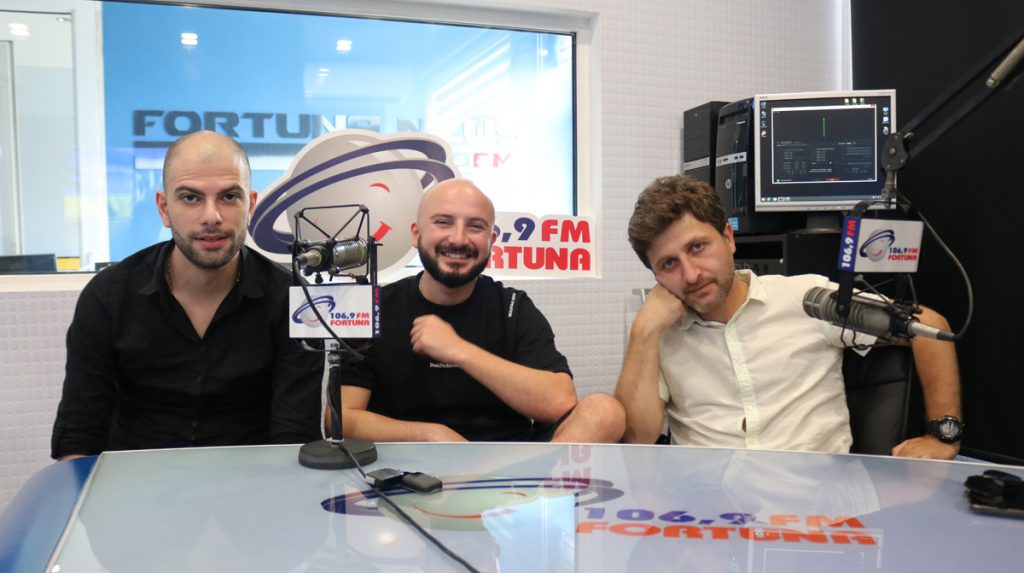 ,,სიმღერა რამდენიმე წლის წინ დავწერეთ და პირველად ელენე კალანდაძესთან ერთად შევასრულეთ” – „რეზო და ბავშვები“ პრემიერით „არტ-FM“-ში