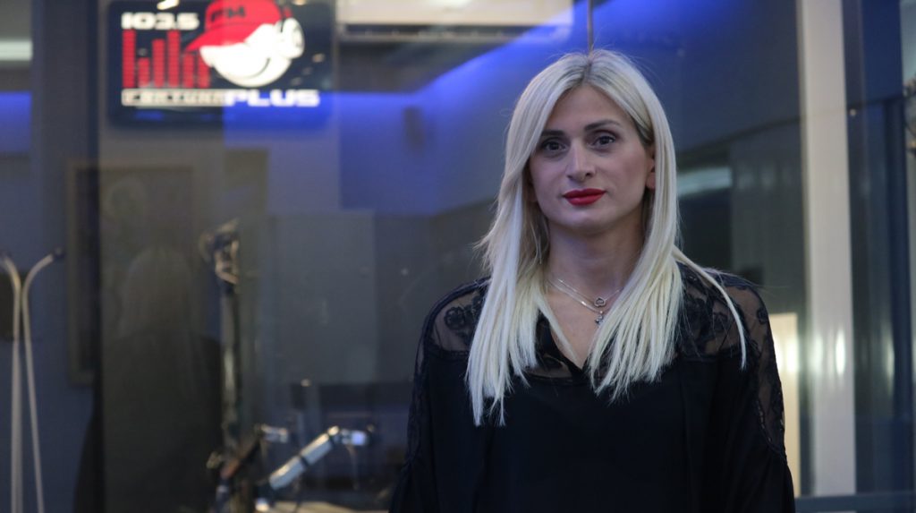 როგორ მოვუაროთ ცხიმიან და მშრალ თმას – სილამაზის აკადემია