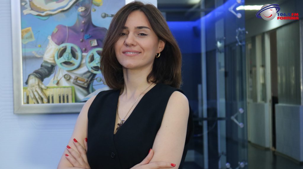 „მოზარდი საკუთარი სხეულის შეცნობას იწყებს, შესაბამისად, მშობელთან ერთ საწოლში არ უნდა იწვეს” – 7 რჩევა ფსიქოლოგისგან