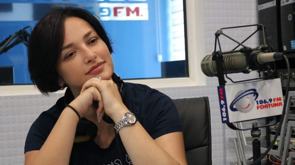 ,,სცენაზე მომღერალი ვარ, რომელიც მაქსიმუმს აკეთებს და ყოველთვის ბოლომდე იხარჯება, სახლში კი, დედა და მეუღლე, რომელიც ოჯახის წევრებისთვის კომფორტის შექმნას ცდილობს” – ნინო სურგულაძე