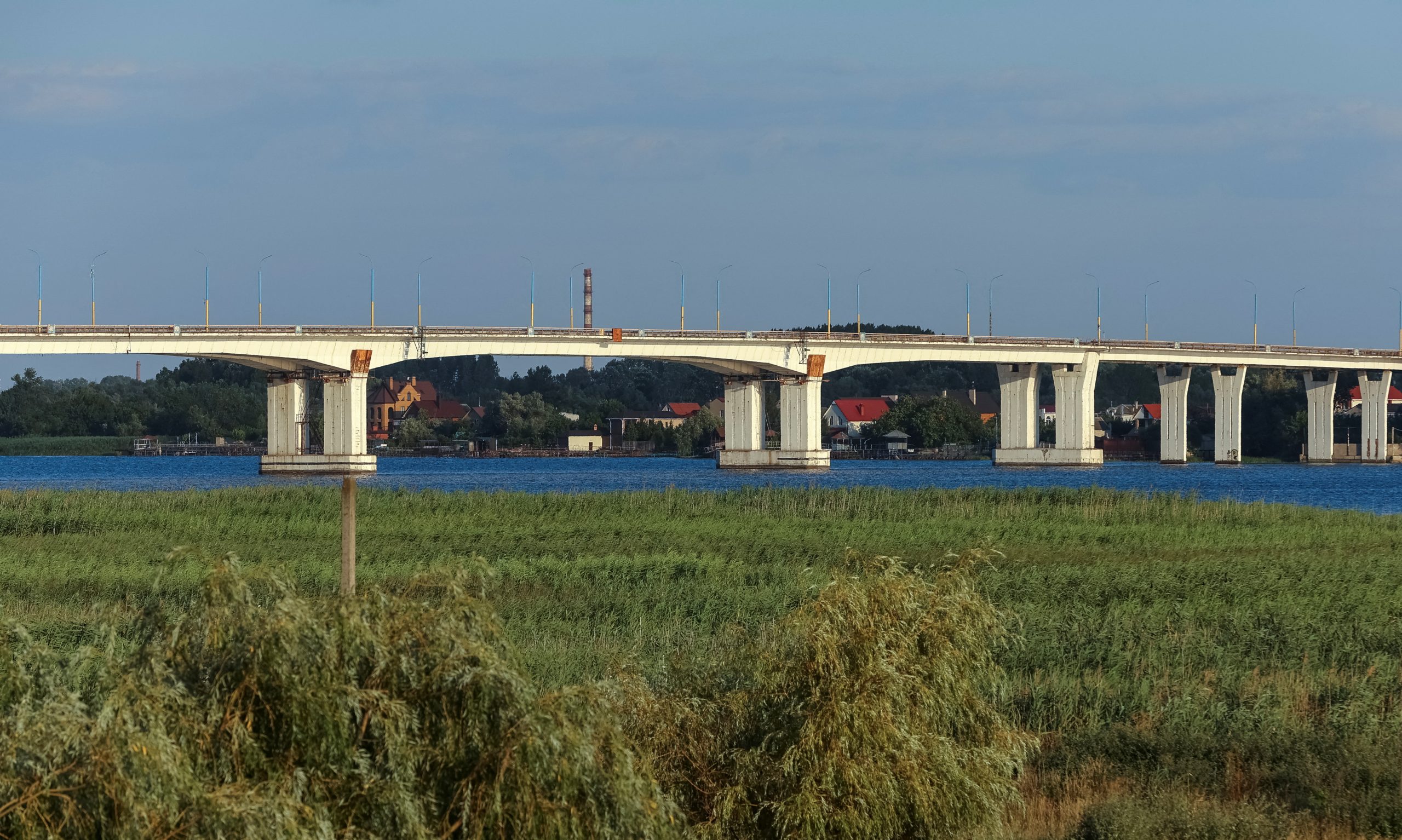 A view of the Antonivskyi bridge across Dnipro river in the Russia-controlled Kherson region of southern Ukraine, July 23, 2022.  REUTERS/Alexander Ermochenko