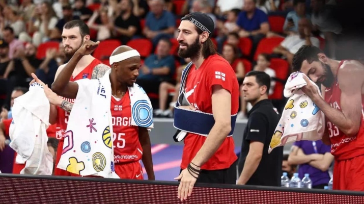 “თურქი გულშემატკივრები უტევენ ჩვენი და ჩვენი ოჯახების სოციალურ ქსელებს შეურაცხმყოფელი და მუქარის ტექსტებით” – თორნიკე შენგელია საქართველოსა და თურქეთის ნაკრებებს შორის გამართულ მატჩზე მომხდარ ინციდენტს ეხმაურება