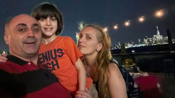 დათო არჩვაძე ქორწინების იუბილეს აღნიშნავს: „10 წელი ერთად!..   გმირი მეუღლეობა და დედობა…“ 