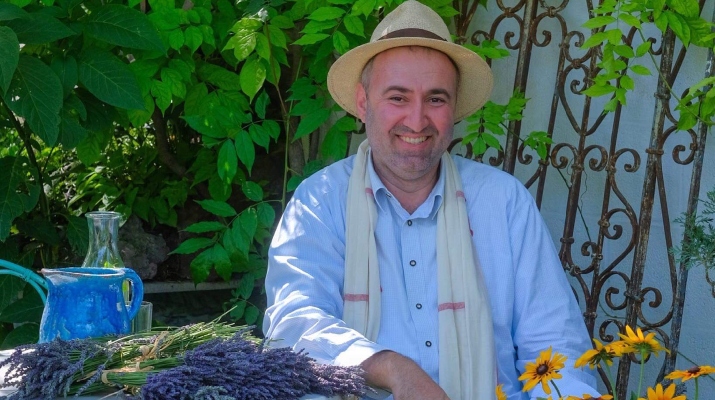 “სახლზე მერცხალი რომ ბუდეს არ გეიკეთებს, გლახას უნდა ელოდეს პატრონი” – რა ისტორიას იხსენებს ზურა შევარდნაძე