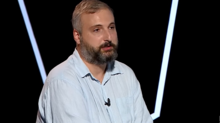 ვიდეო: “კონცერტზე მე და მამაჩემი ძალიან დავთვერით…ბოლოს სცენაზე მუხლებზეც დავდექი და ისე ვმღეროდი” – გიგი დედალამაზიშვილი