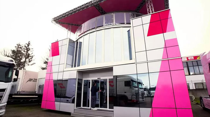 ფოტო: იყიდება ავტო სახლი Force India F1, რომელსაც საძინებელი, მასაჟის კაბინეტი და მისაღები ოთახი აქვს