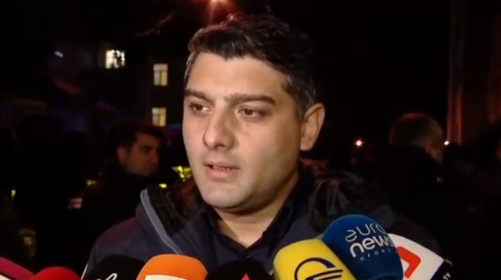 ვაჟა სირაძის განცხადებით, პარლამენტთან გამართულ აქციაზე 4 ადამიანი დააკავეს