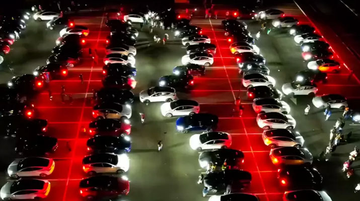 ვიდეო: ასობით Tesla „ოსკარებზე“ გამარჯვებულ ინდურ სიმღერაზე „აცეკვდა“