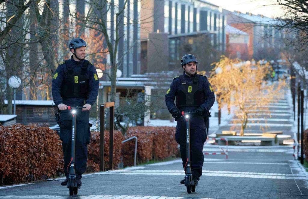 thumb_1024x663_cops-on-scooters-11zon