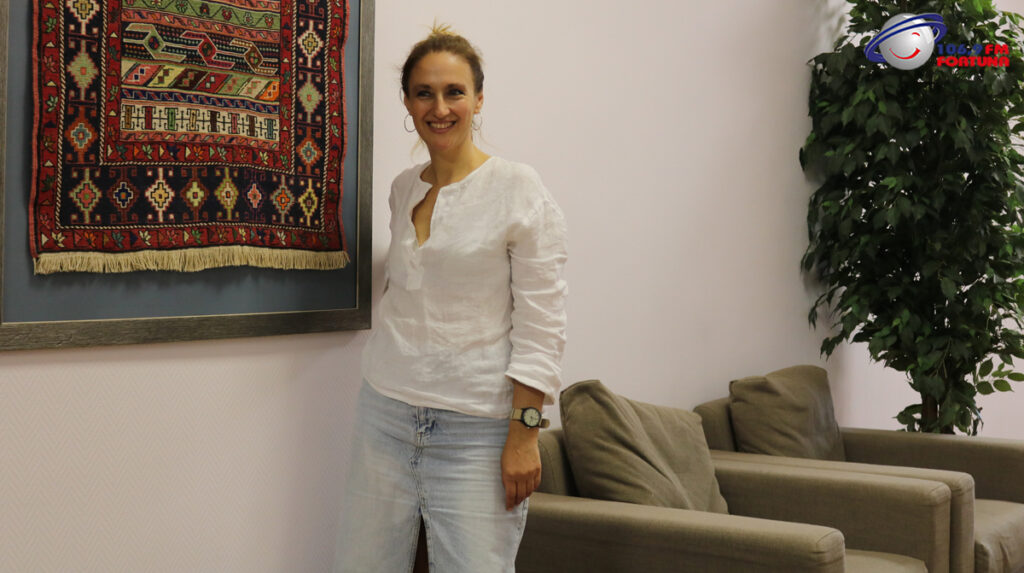 „მიხარია, რომ სადებიუტო სიმღერის – ტანია მარიას არაჩვეულებრივი სამბას შემდეგ,  სწორედ მე მომაკუთვნა მსმენელმა ეს ჟანრი და „სამბას დედოფალიც“ მიწოდა” – ქეთი ფარესაშვილი „არტ-FM“-ში