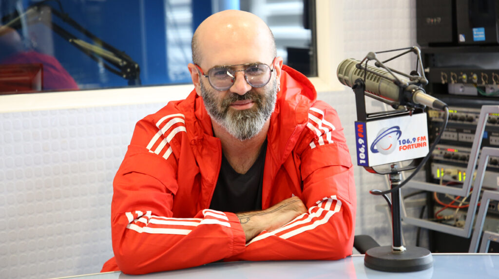 „ძალიან ვღელავ, რადგან პირველად ვმუშაობ ასეთ მასშტაბურ პროექტზე… აქცენტს შემოდგომის სეზონსა და ფერებზე გავაკეთებ”- ლაშა ჯოხაძე „არტ-FM“-ში