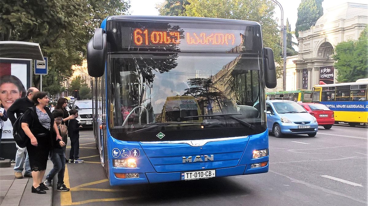 1200px-Tbilisi's_new_city_bus_-_MAN_Lion's_city_A21_CNG_(04)