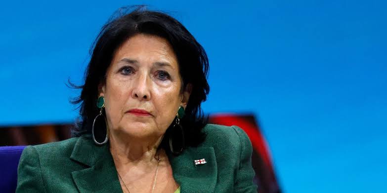 ბაზელის თანამედროვე ხელოვნების მუზეუმის დირექტორი საქართველოს პრეზიდენტს წერილს უგზავნის