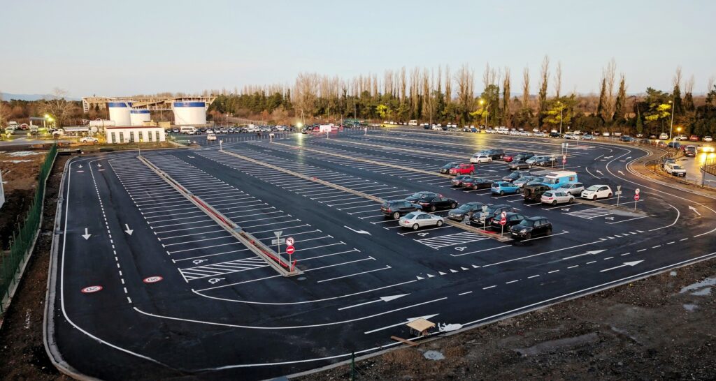 ქუთაისის აეროპორტში ახალი ავტოსადგომი მოეწყო, უკვე 700 ავტომობილზეა გათვლილი