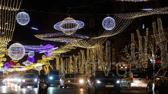 საახალწლო განათებების დემონტაჟის გამო, რუსთაველის გამზირზე საავტომობილო მოძრაობა დროებით შეიზღუდება