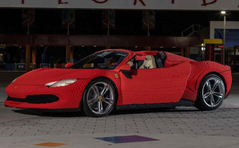 ფოტო: სათამაშო Ferrari, რომელიც რეალურ სპორტქარზე უფრო მძიმეა