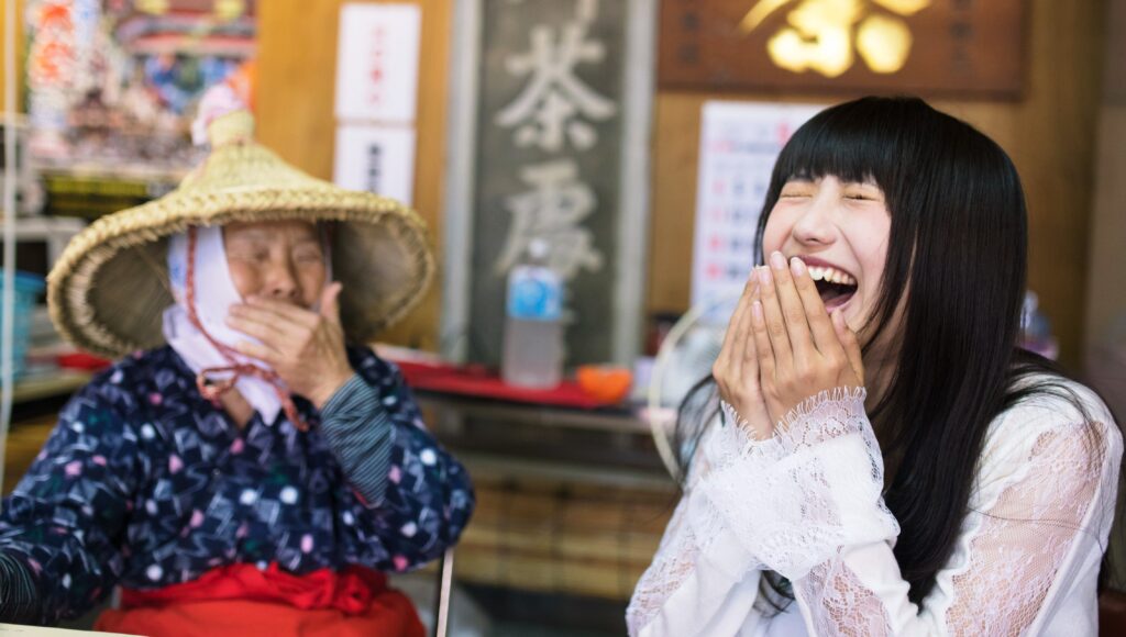 იაპონელებს მეტი სიცილისკენ მოუწოდეს, რათა კიდევ უფრო დიდხანს იცოცხლონ
