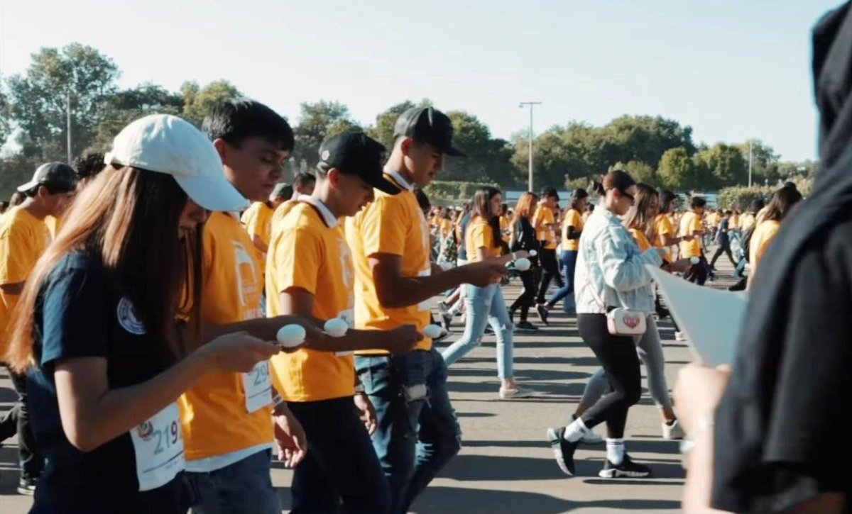 Egg-and-spoon-race-in-Mexico-breaks-world-record