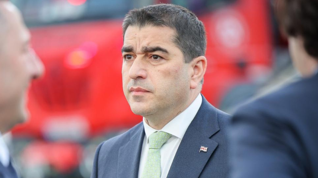 შალვა პაპუაშვილია