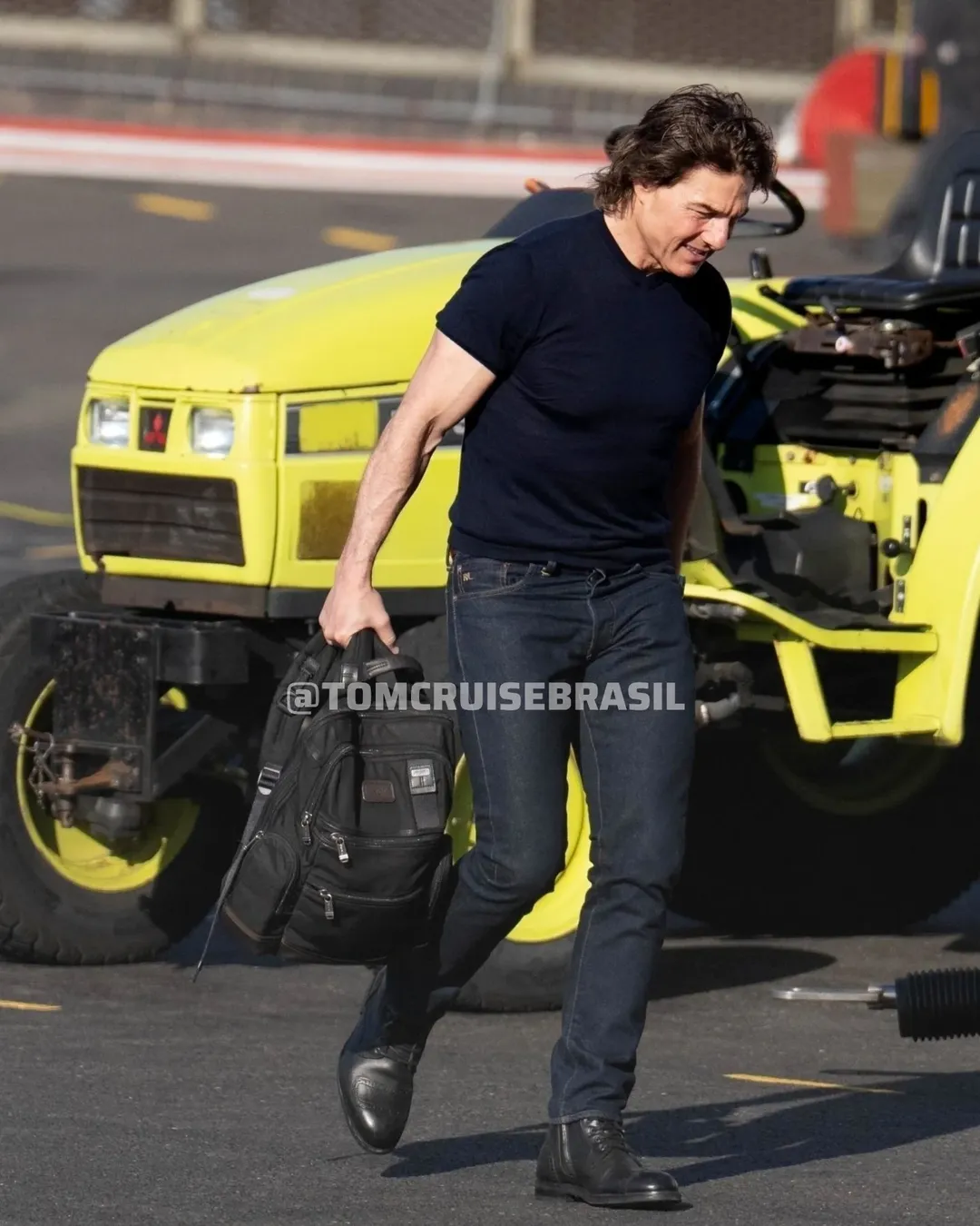 Tom Cruise e Ana de Armas no heliporto de Londres! #tomcruise #cinema #filmes#movie #tomcruisebrasil #tomcruisemovie #tomcruiseedit #edits#トムクルーズ Tom Cruise Fan News (X) (1)