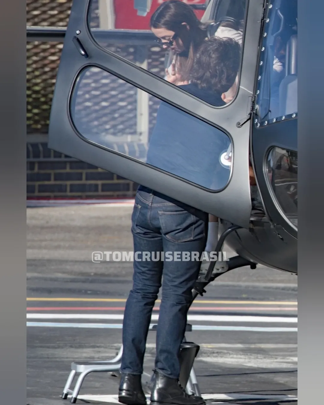 Tom Cruise e Ana de Armas no heliporto de Londres! #tomcruise #cinema #filmes#movie #tomcruisebrasil #tomcruisemovie #tomcruiseedit #edits#トムクルーズ Tom Cruise Fan News (X) (2)
