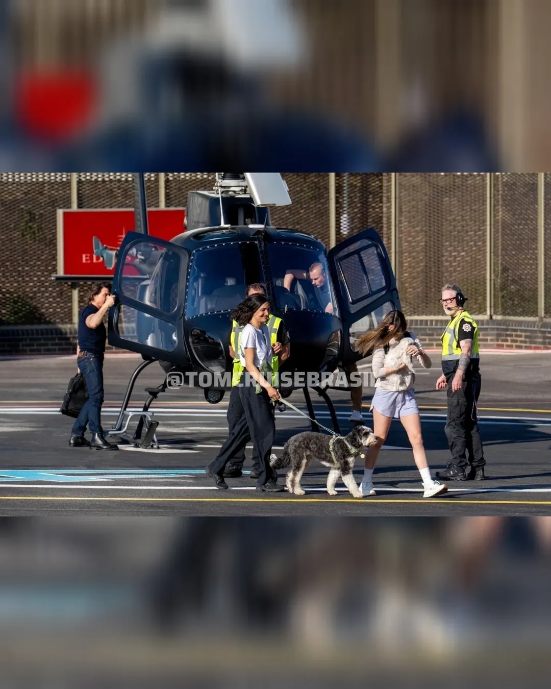Tom Cruise e Ana de Armas no heliporto de Londres! #tomcruise #cinema #filmes#movie #tomcruisebrasil #tomcruisemovie #tomcruiseedit #edits#トムクルーズ Tom Cruise Fan News (X) (4)