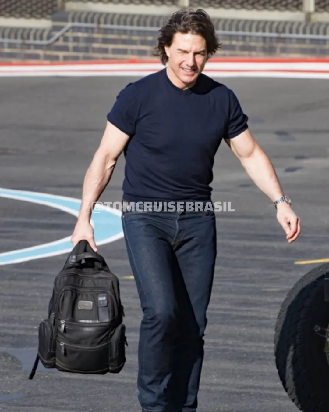Tom Cruise e Ana de Armas no heliporto de Londres! #tomcruise #cinema #filmes#movie #tomcruisebrasil #tomcruisemovie #tomcruiseedit #edits#トムクルーズ Tom Cruise Fan News (X)