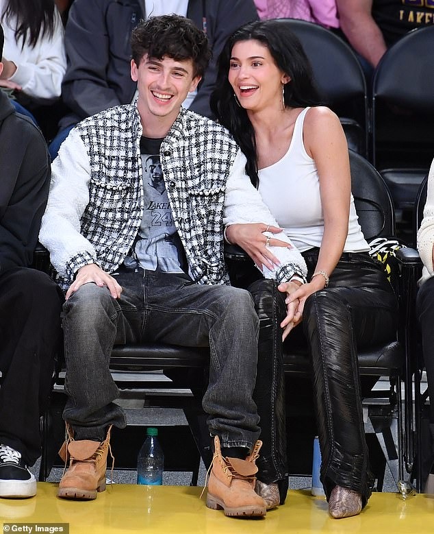 97896947-14666755-Kylie_Jenner_c