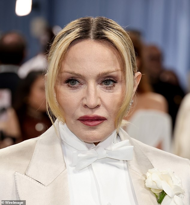 98069619-14681543-Madonna_debute