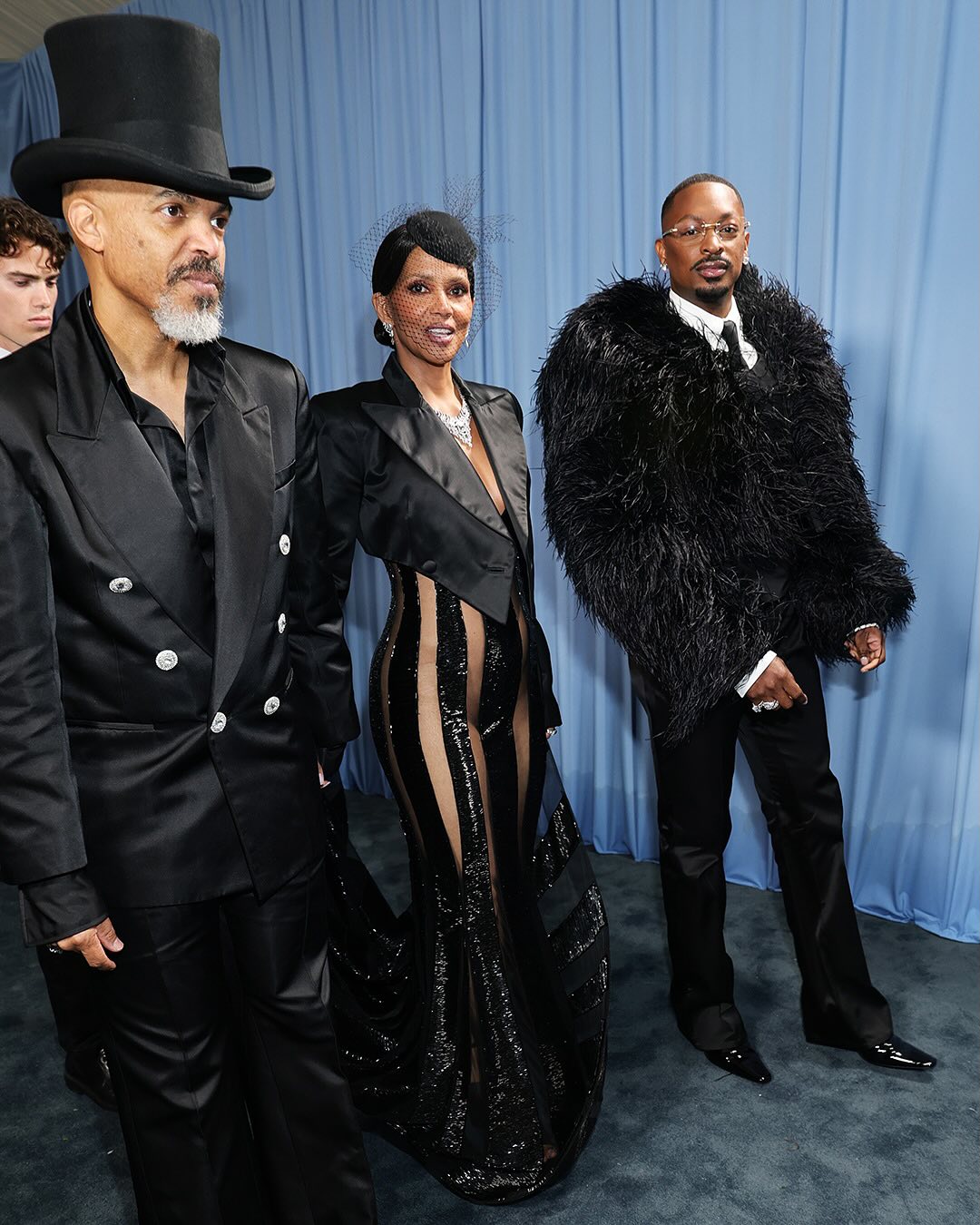 Halle Berry stepped out in a jaw-dropping gown alongside her guy, Van Hunt, and designer LaQuan Smith. ( - Getty Images) (3)