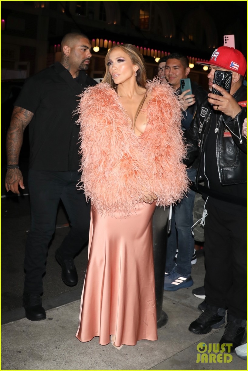 jennifer-lopez-nyc-event-pics-04