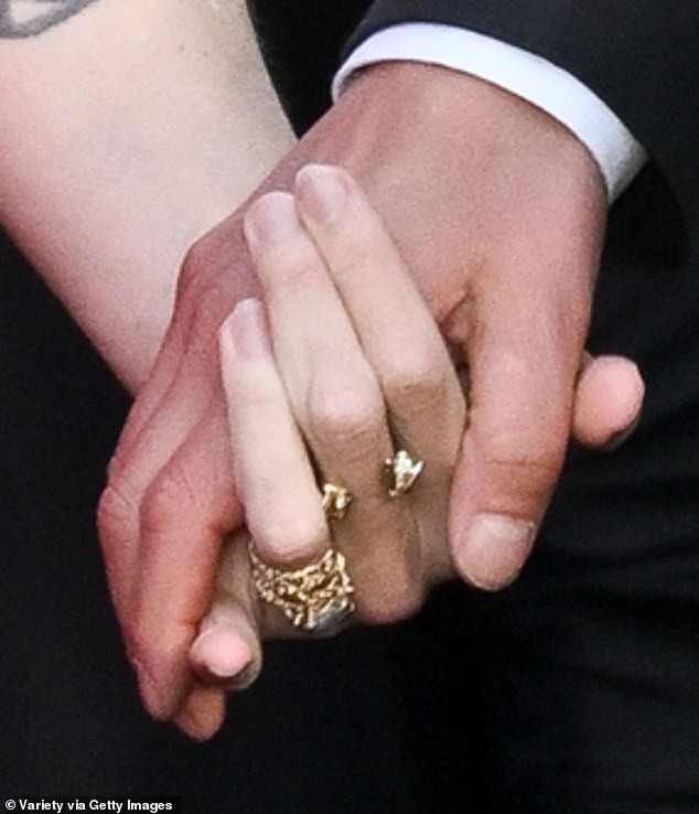 99019625-14778365-The_couple_cou
