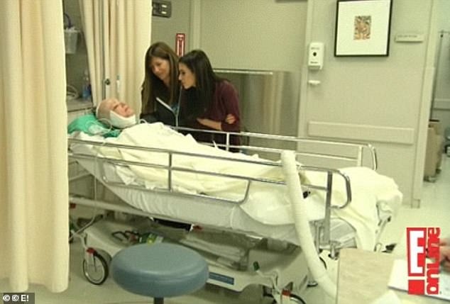 99056579-14781961-As_she_recover