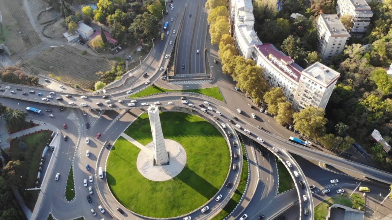 გმირთა მოედანი