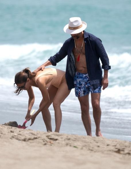 call-pricfdfdfdng-usage-eva-longoria