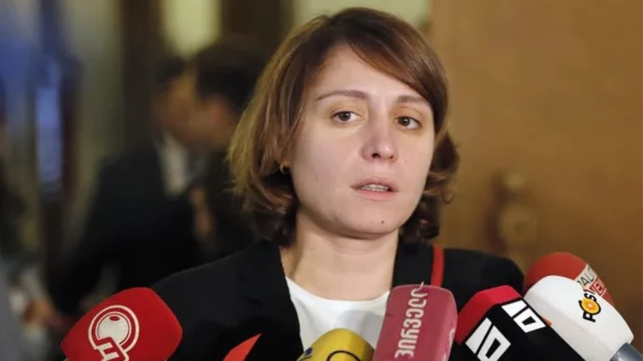 ელენე ხოშტარია