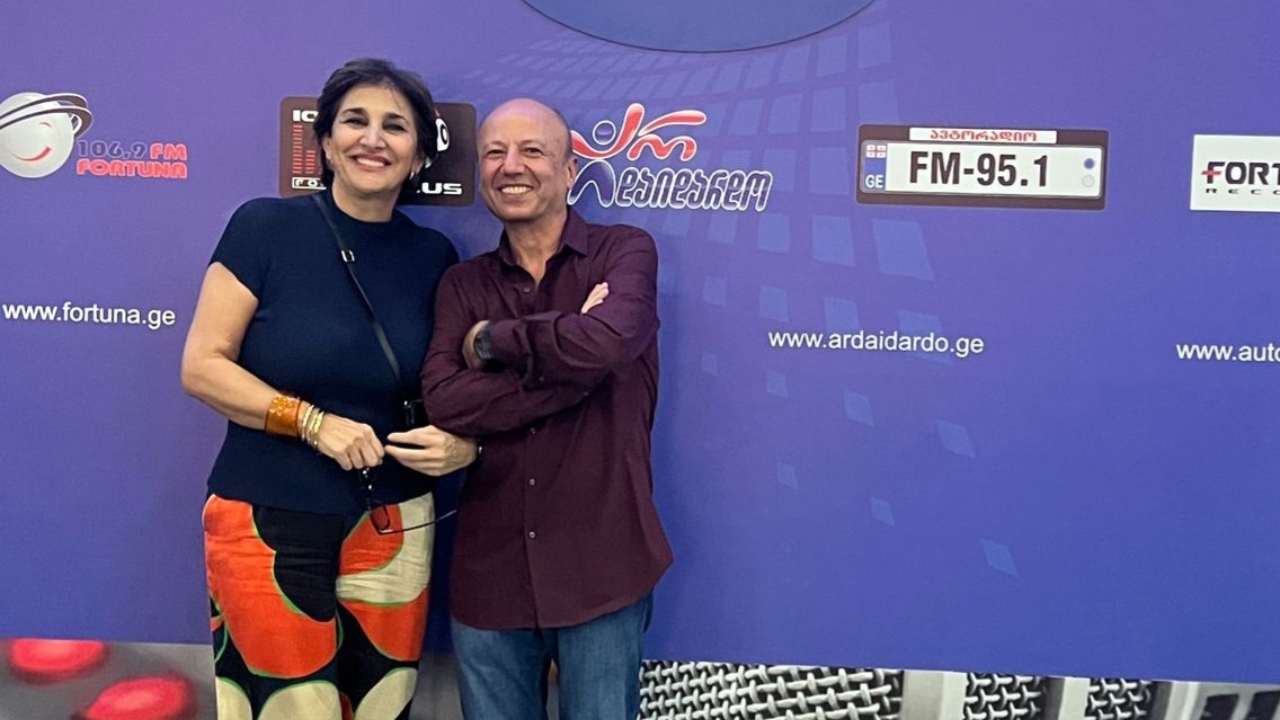 „ეს სიმღერა ეკა მამალაძეს ეძღვნება…ყველაზე ახლობელი ეკა მყავს, დასავით არის“ - ჯუმბერ ამანათაშვილის მოულოდნელი სიურპრიზი მომღერალს და სიმღერების პრემიერა „არ დაიდარდოში“