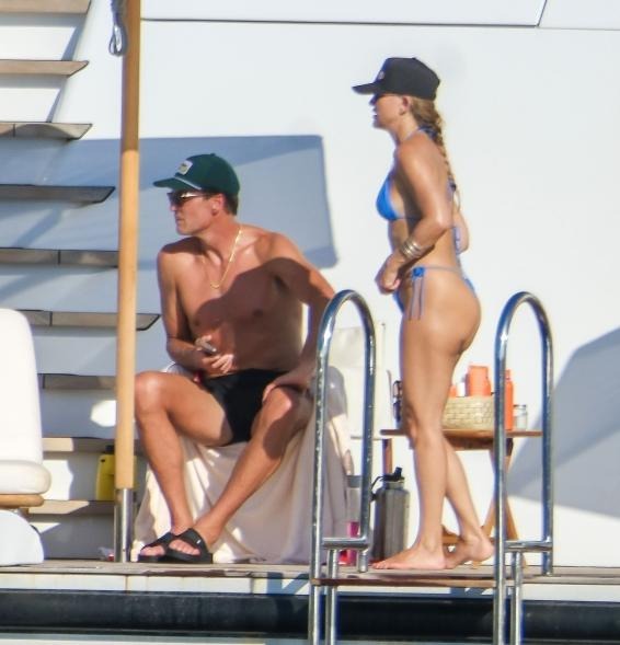 2025-a-listers-gathered-style-10