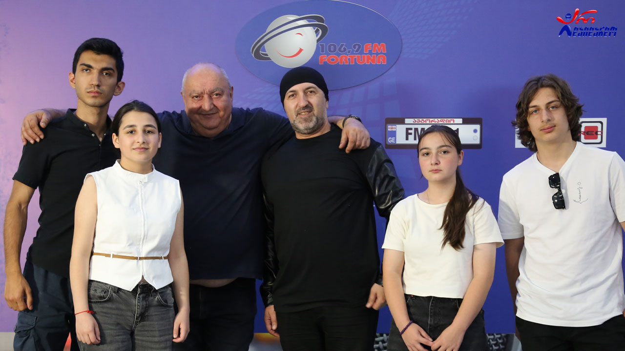 „პოპურში-არის-ჩემი-ცნობილი-სიმღერები...-ახლა-კლიპს-ვიღებთ“---ზურა-ჩინჩალაძე-და-ანსამბლი-„ჩირაღდანი“-სტუმრად-„არ-დაიდარდოში“