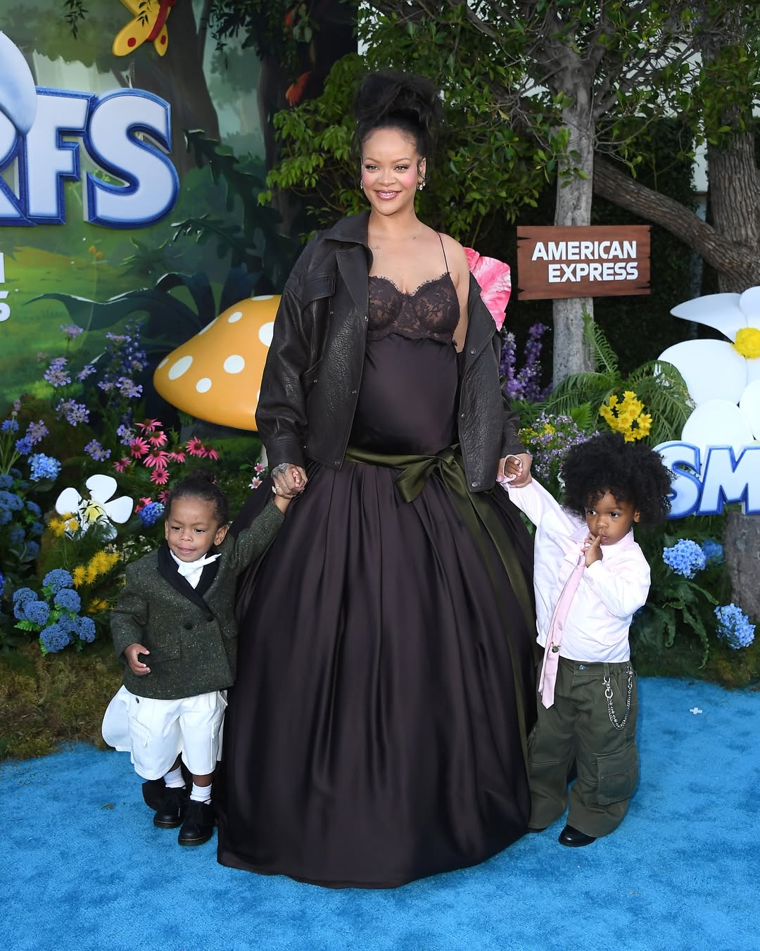 RIHANNA, RIOT ET RZA À L’AVANT-PREMIÈRE DES SCHTROUMPFS À LOS ANGELESHier soir à LA, @badgalriri