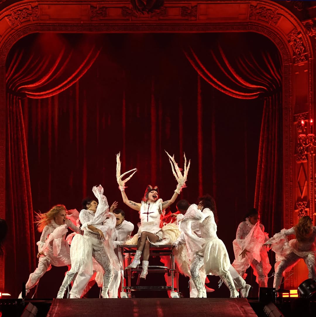Let the MAYHEM Ball commence, 10s across the board for @ladygaga ❤️_🔥 #MAYHEMball (4)