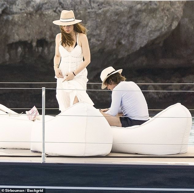 100436209-14919139-Tom_Cruise_an