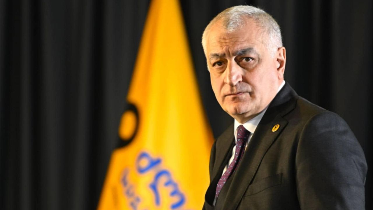 მამუკა ხაზარაძე