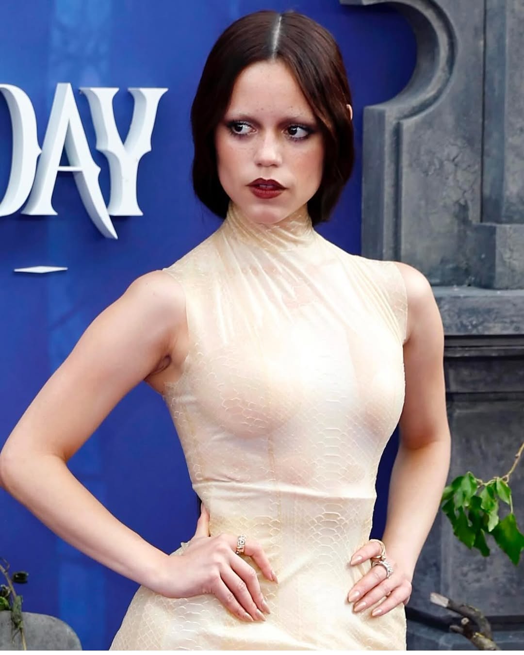 Amazing aura 🙌🏻 @jennaortega wears @ashistudio FW25 dress at @wednesdaynetflix S2 premiere in (4)