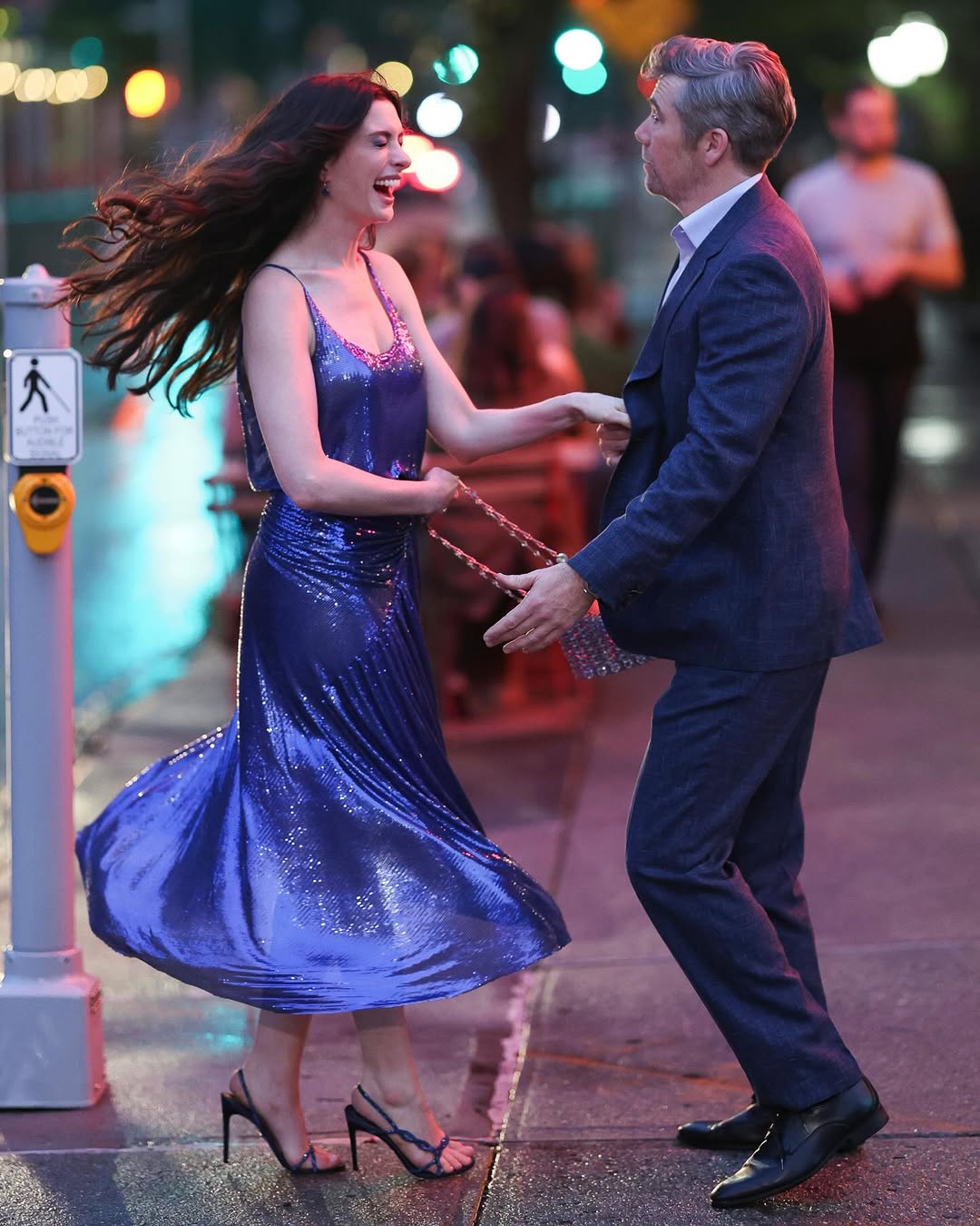 Here’s our first glimpse of an eveningwear moment on the set of #TheDevilWearsPrada2. #AnneHatha (1)