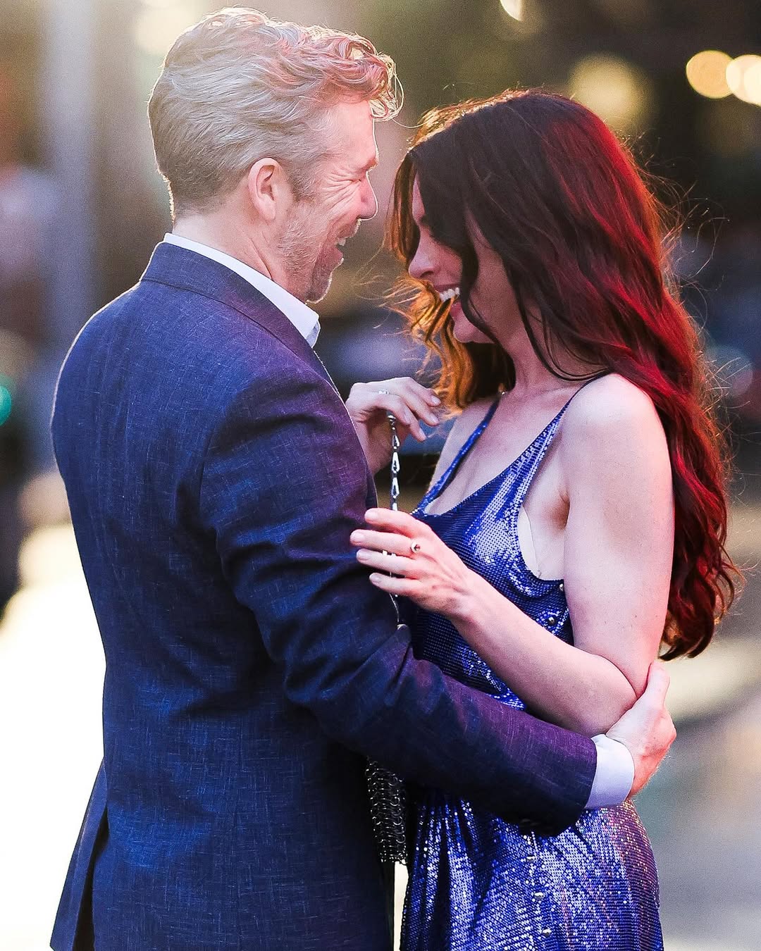 Here’s our first glimpse of an eveningwear moment on the set of #TheDevilWearsPrada2. #AnneHatha (2)