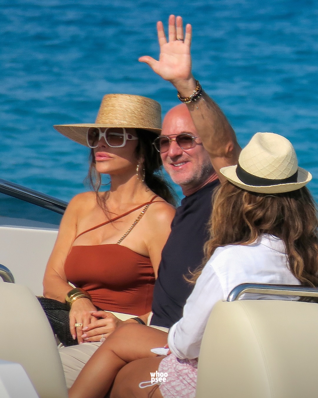 Due coppie, di amici e soprattutto di innamorati. Jeff Bezos e Lauren Sanchez sono inseparabili, (1)