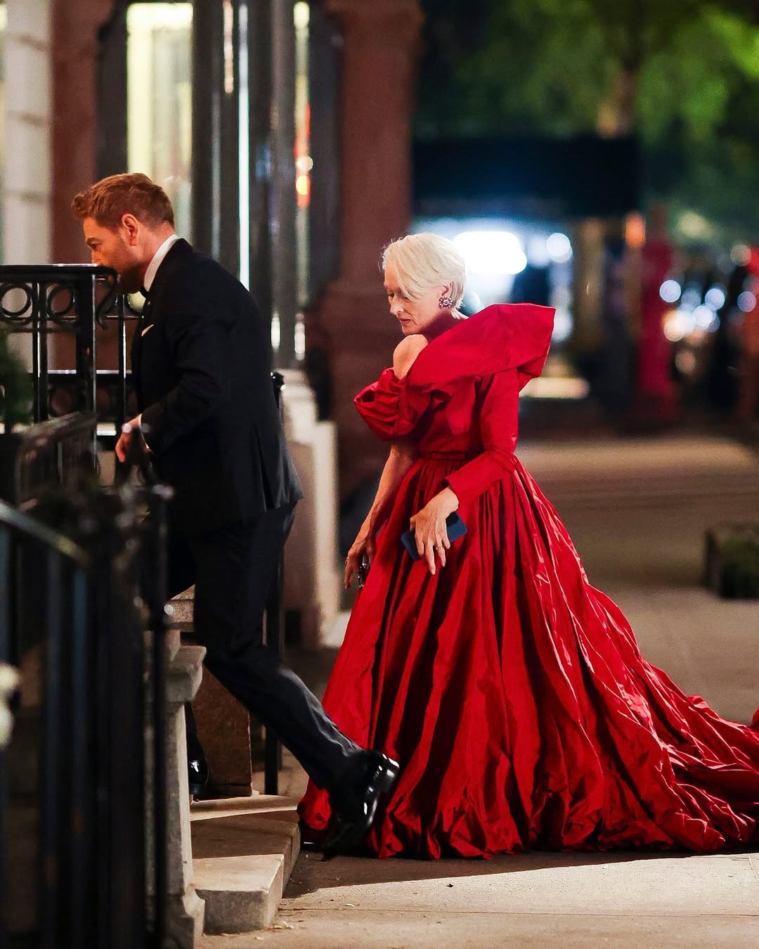 #MirandaPriestly was spotted on the Upper East Side and she did not come to play. #MerylStreep a (3)