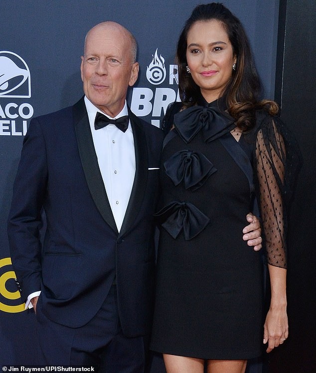 91437477-15058637-Bruce_Willis_w
