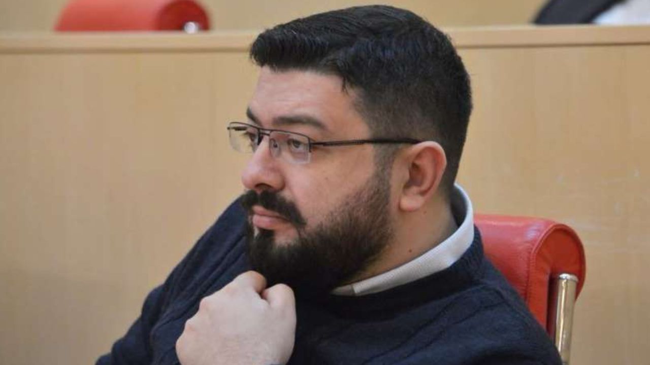 დიმიტრი სამხარაძე